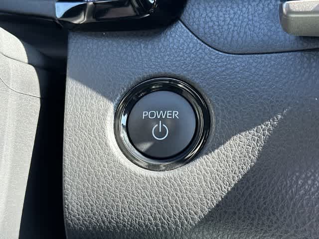 Used 2025 Toyota Camry SE w/ Convenience Package FWD image 11
