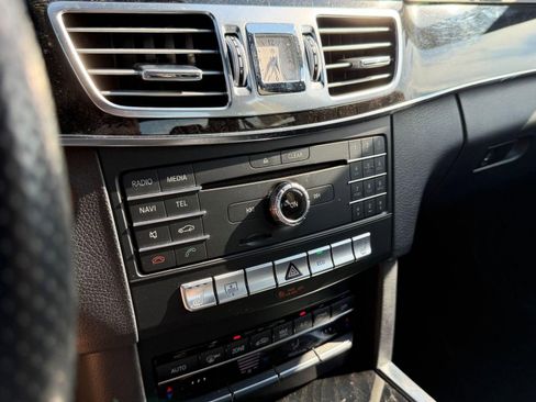 Used 2016 Mercedes-Benz E 350 4MATIC Sedan image 29
