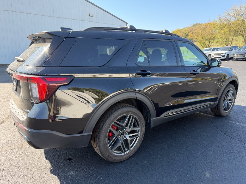 Used 2025 Ford Explorer ST-Line w/ Premium Package AWD/4WD image 5