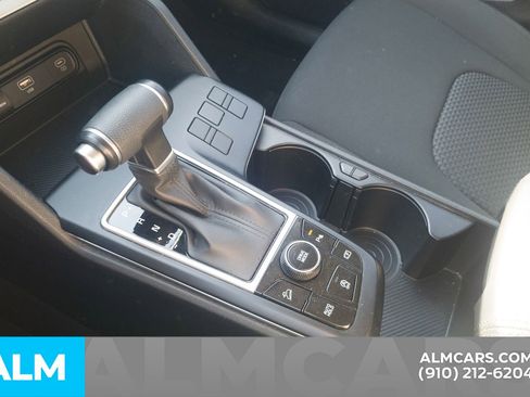Used 2025 Kia Sportage LX FWD image 11