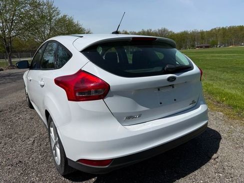 Used 2016 Ford Focus SE FWD image 3