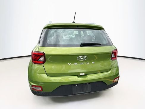 Used 2024 Hyundai Venue SEL FWD image 4