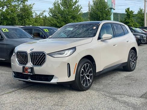 Used 2025 BMW X3 xDrive30i w/ Premium Package AWD/4WD image 2