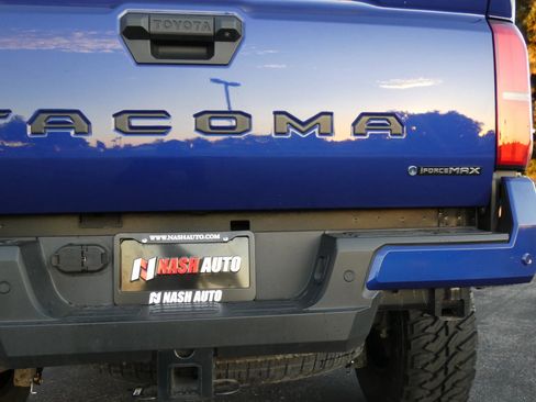 Used 2025 Toyota Tacoma TRD Off-Road w/ TRD Off Road Upgrade Package image 9