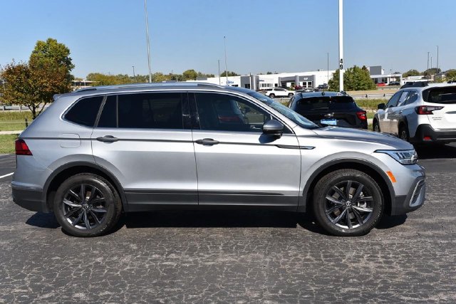 Certified 2023 Volkswagen Tiguan SE w/ Panoramic Sunroof Package FWD image 5