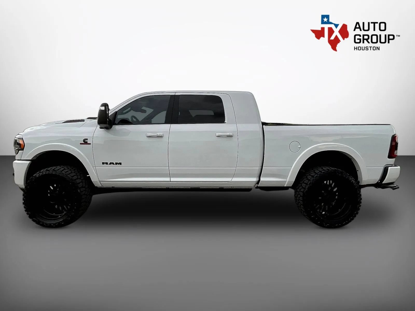 Used 2024 RAM 2500 Limited AWD/4WD image 9