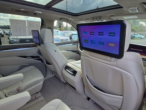 Used 2025 Cadillac Escalade Sport Platinum image 18