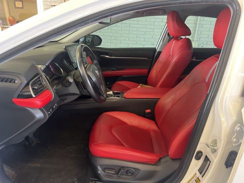 Used 2021 Toyota Camry XSE image 9