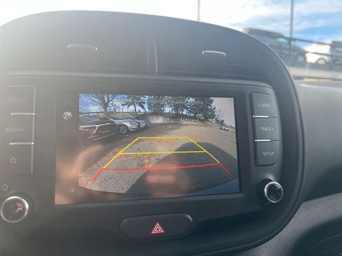 Used 2025 Kia Soul LX w/ LX Technology Package image 24