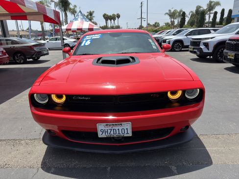 Used 2016 Dodge Challenger R/T Scat Pack RWD image 3