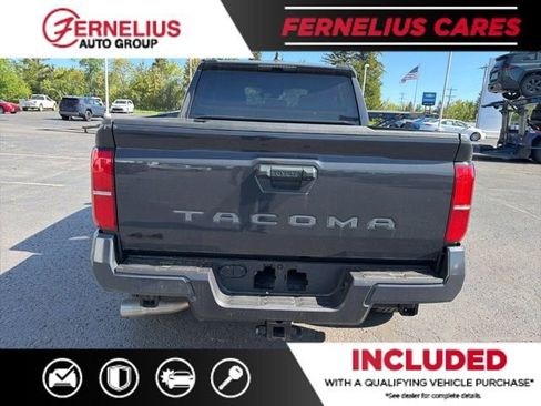 Used 2025 Toyota Tacoma TRD Sport AWD/4WD image 7