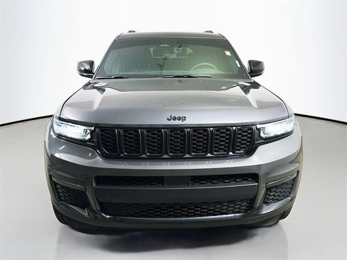 Used 2025 Jeep Grand Cherokee L Limited w/ Black Appearance Package image 2