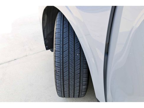 Used 2025 Kia Carnival SX Prestige image 32