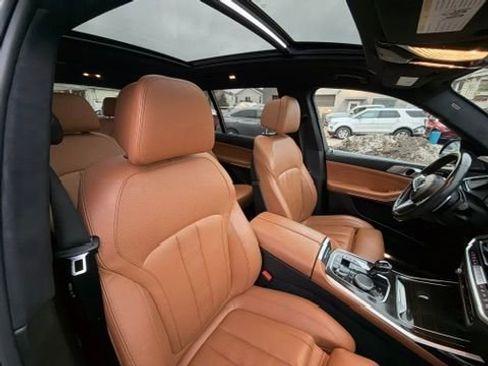Used 2021 BMW X7 xDrive40i w/ M Sport Package image 32