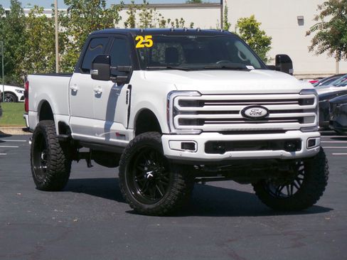 Used 2025 Ford F250 Platinum w/ Platinum Plus Package AWD/4WD image 2