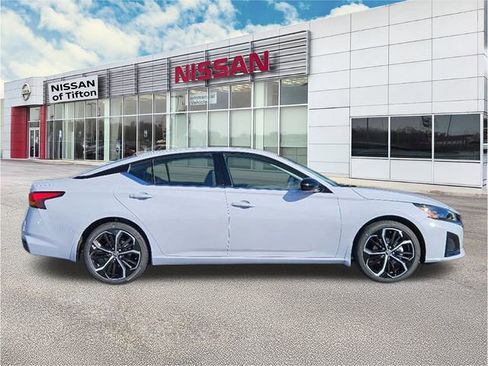 New 2025 Nissan Altima 2.5 SR image 8