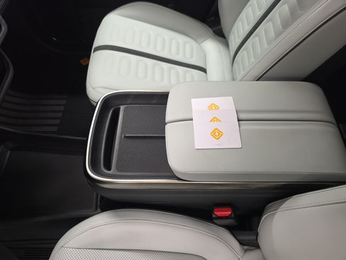 Used 2025 Rivian R1S Adventure AWD/4WD image 31