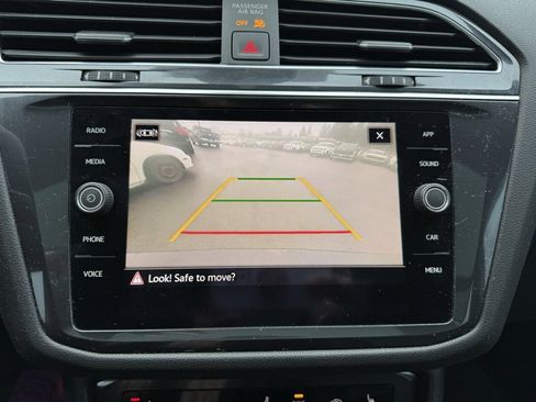 Used 2022 Volkswagen Tiguan SE R-Line image 5