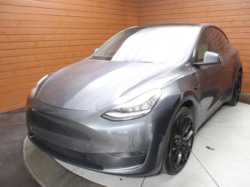 Used 2020 Tesla Model Y Long Range image 5