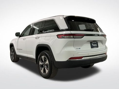 Used 2022 Jeep Grand Cherokee Limited 4xe w/ Luxury Tech Group II AWD/4WD image 2