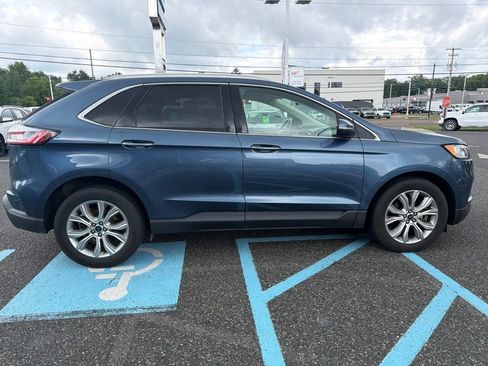 Used 2019 Ford Edge Titanium w/ Cold Weather Package AWD/4WD image 4