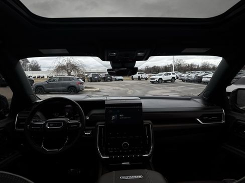 Certified 2025 GMC Yukon Denali Ultimate w/ LPO, Floor Liner Package image 21