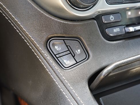 Used 2020 Chevrolet Suburban Premier AWD/4WD image 31