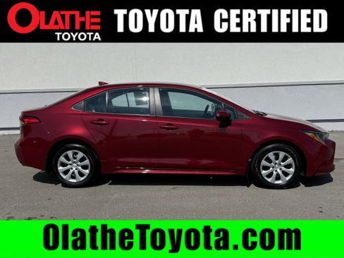 Certified 2025 Toyota Corolla LE FWD image 1