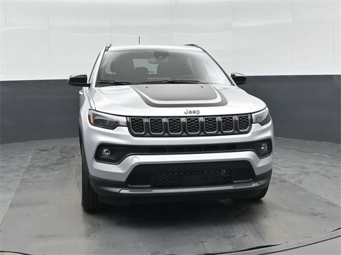New 2026 Jeep Compass Latitude image 9