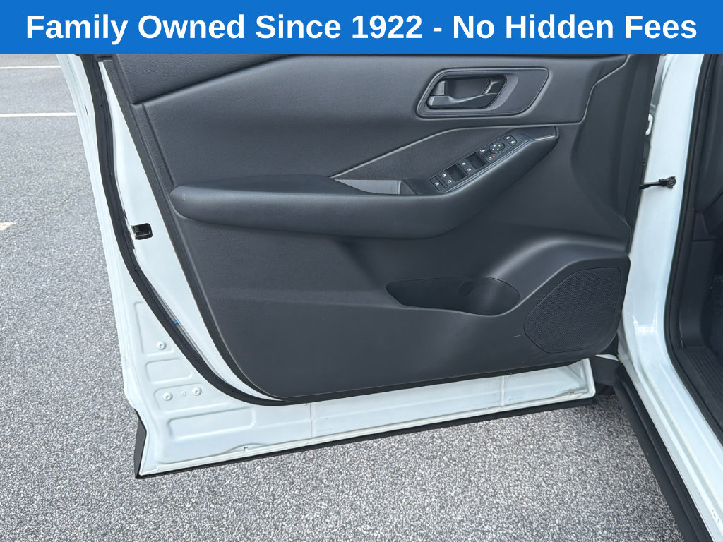 Used 2024 Nissan Rogue S AWD/4WD image 10