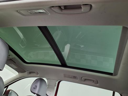 Used 2022 Volkswagen Tiguan SE FWD image 16