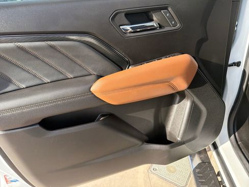 Used 2023 GMC Canyon AT4 image 15