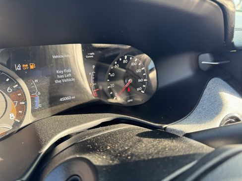 Used 2023 Jeep Compass Sport image 6