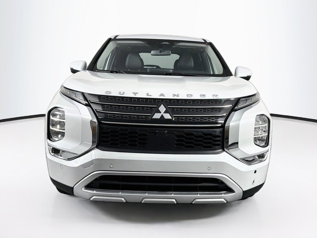 Used 2023 Mitsubishi Outlander SE FWD image 2