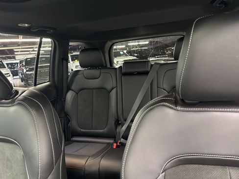 New 2025 Jeep Grand Cherokee Altitude image 16