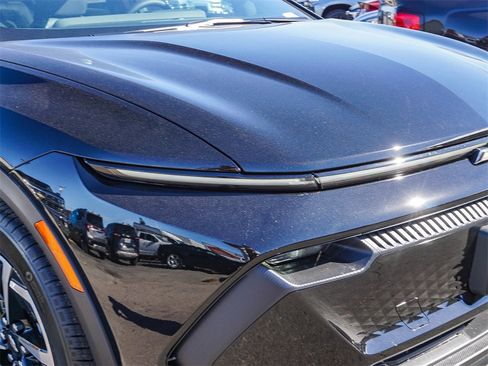 New 2026 Chevrolet Equinox EV LT image 10