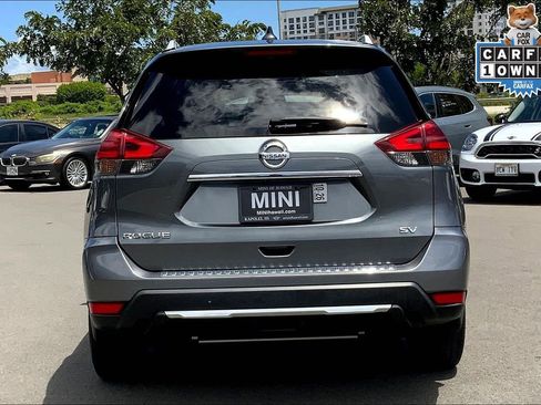 Used 2017 Nissan Rogue SV w/ SV Premium Package image 4