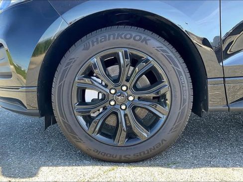 Used 2022 Ford Edge SE w/ Black Appearance Package image 9