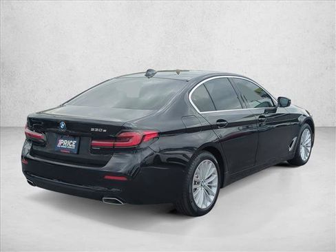 Used 2021 BMW 530e w/ Premium Package image 5