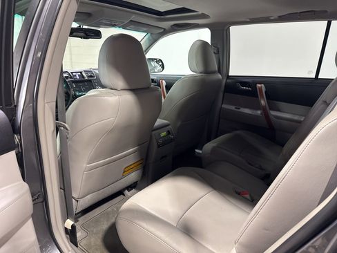 Used 2010 Toyota Highlander Limited AWD/4WD image 34