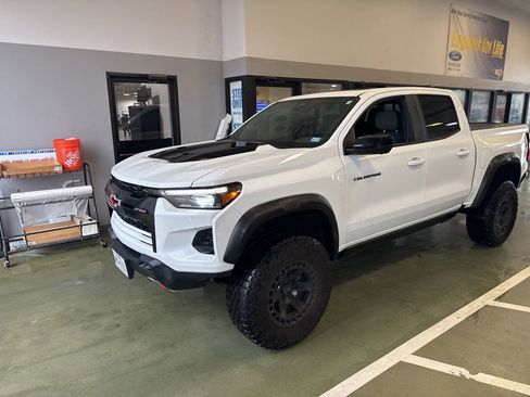 Used 2024 Chevrolet Colorado ZR2 w/ Technology Package AWD/4WD image 1