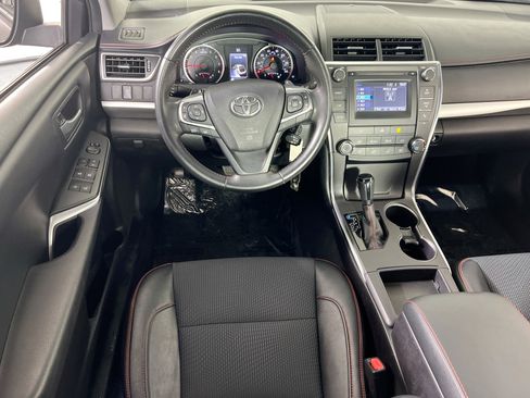 Used 2017 Toyota Camry SE image 19