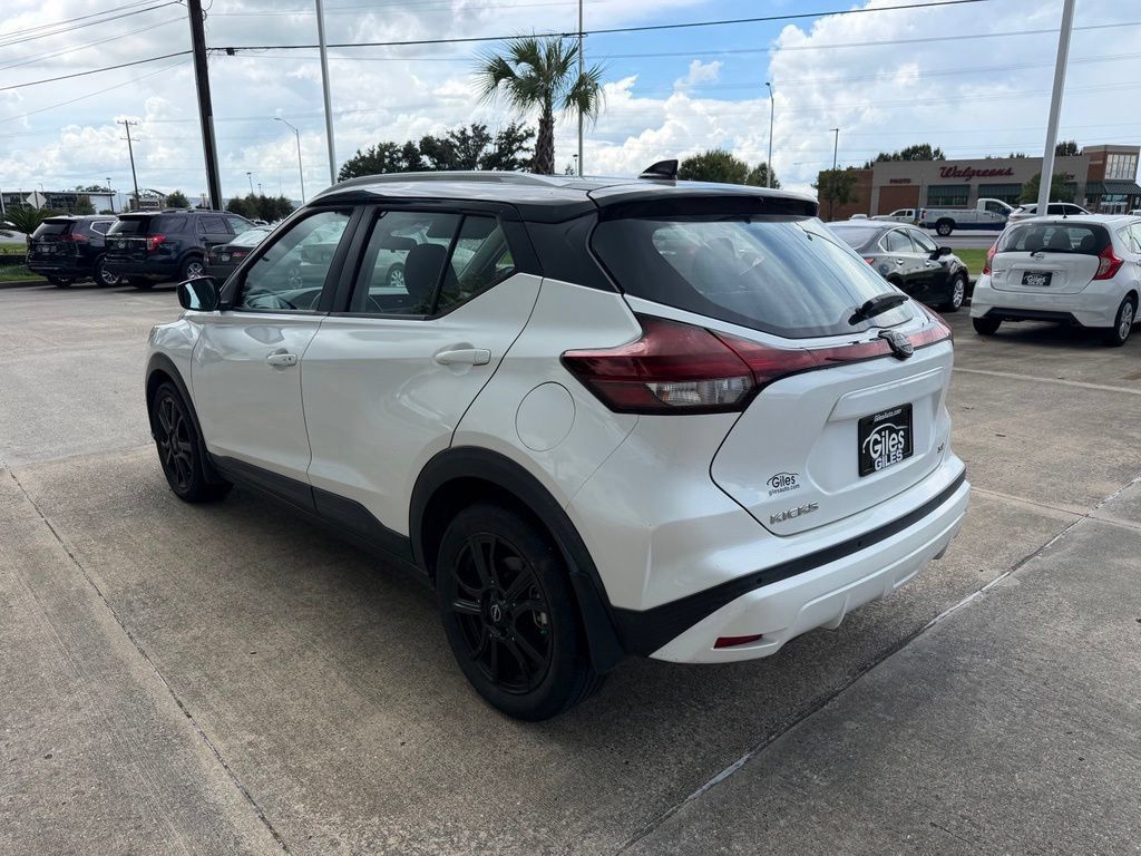 Used 2022 Nissan Kicks SV FWD image 3