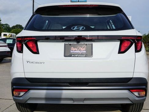 Certified 2025 Hyundai Tucson SE image 6
