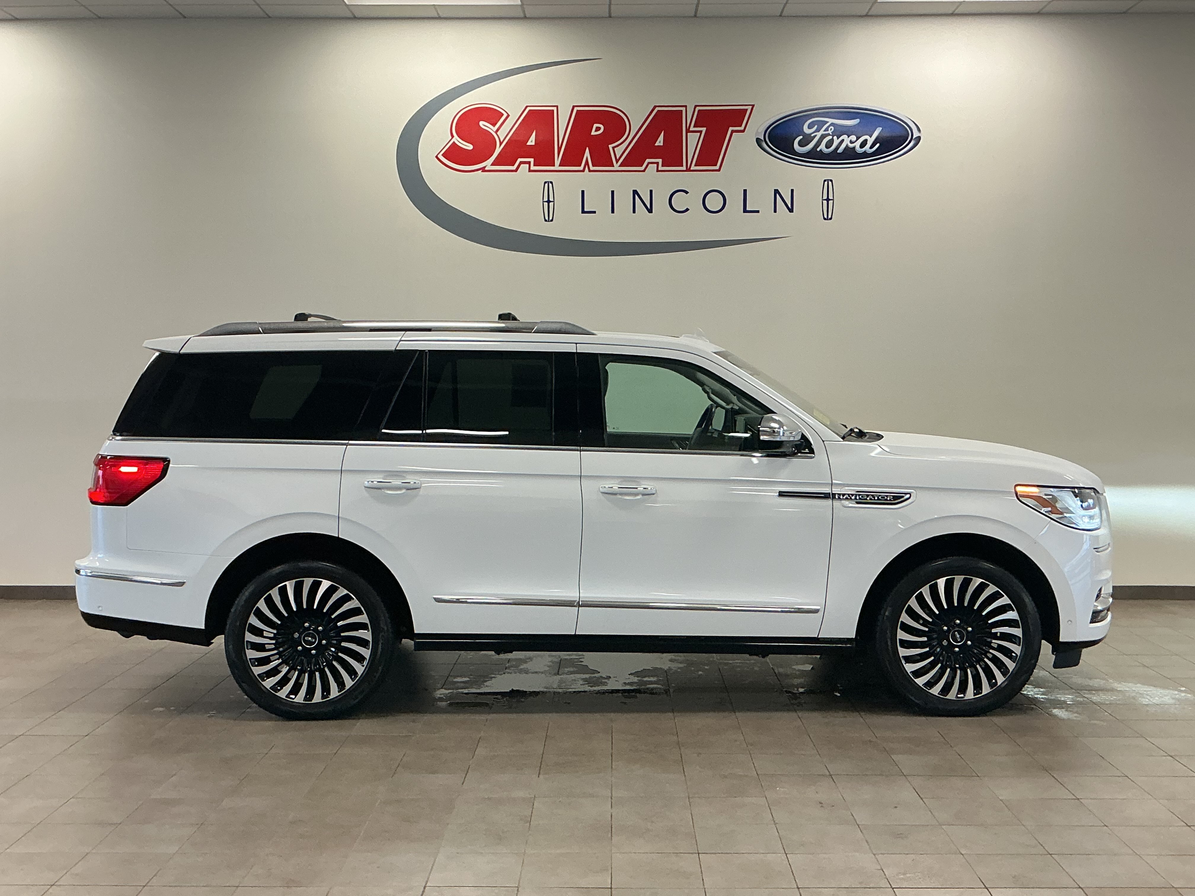 Used 2020 Lincoln Navigator Black Label w/ Cargo Convenience Package AWD/4WD image 1