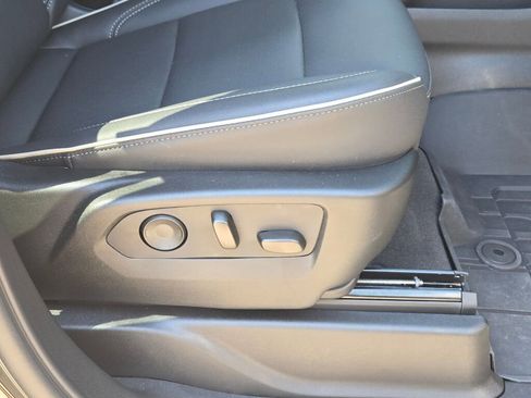 Used 2025 Chevrolet Suburban Premier image 11