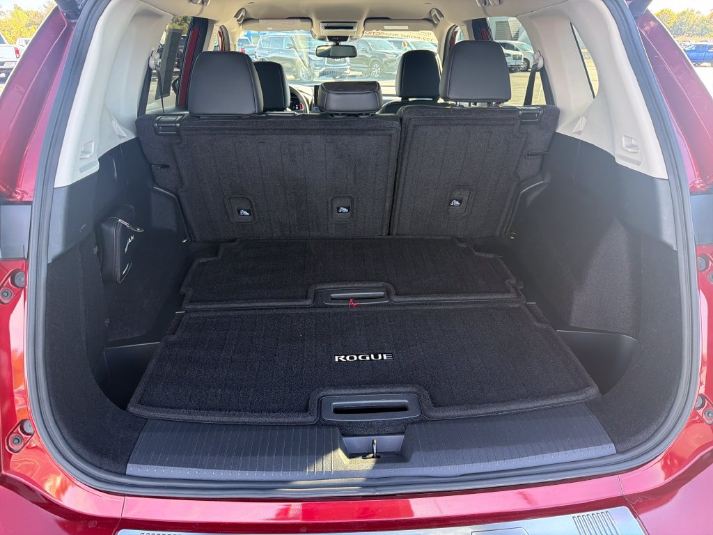 Used 2025 Nissan Rogue SL AWD/4WD image 10