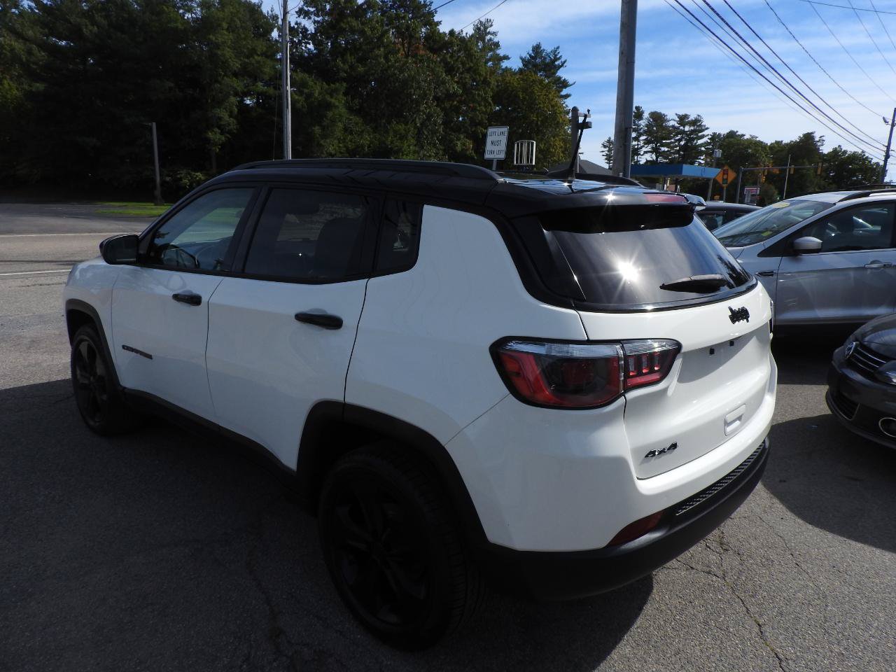Used 2019 Jeep Compass Latitude AWD/4WD image 4