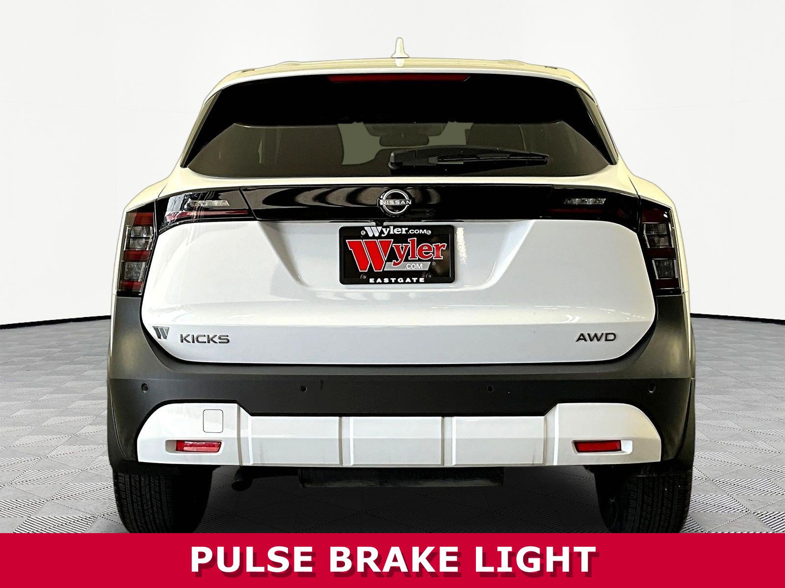 Used 2025 Nissan Kicks SV AWD/4WD image 5