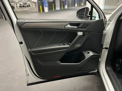 Used 2022 Volkswagen Tiguan SE image 14